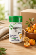 Raíz de Tejocote en cápsulas Alipotec de Green Aura Wellness sobre mesa de madera con frutos de tejocote.